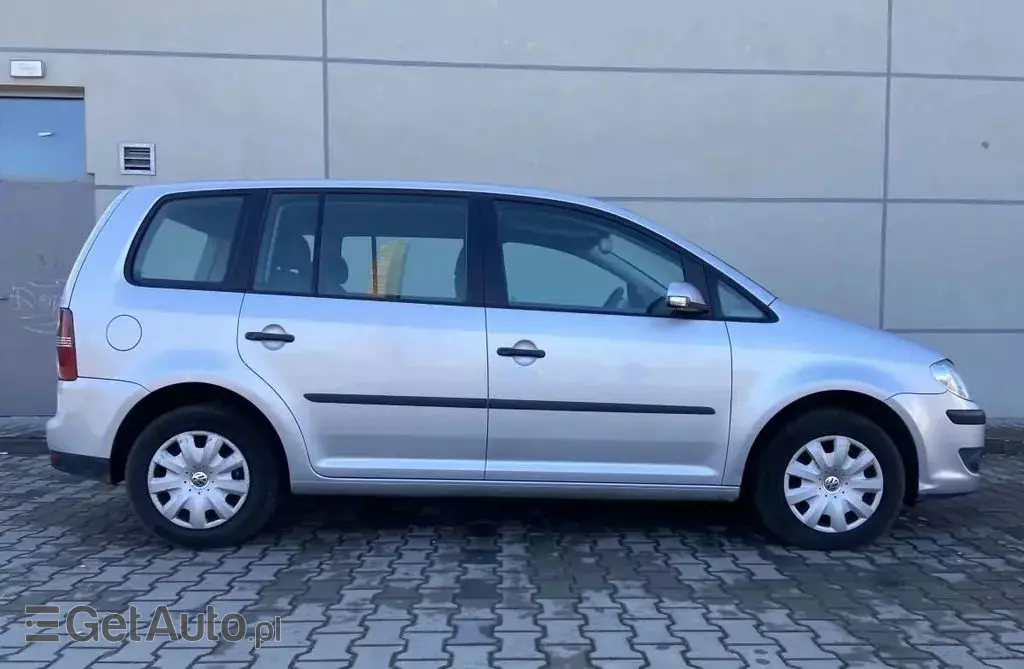 VOLKSWAGEN Touran 