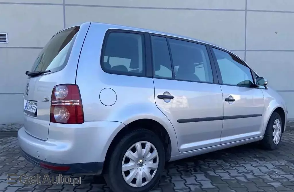 VOLKSWAGEN Touran 