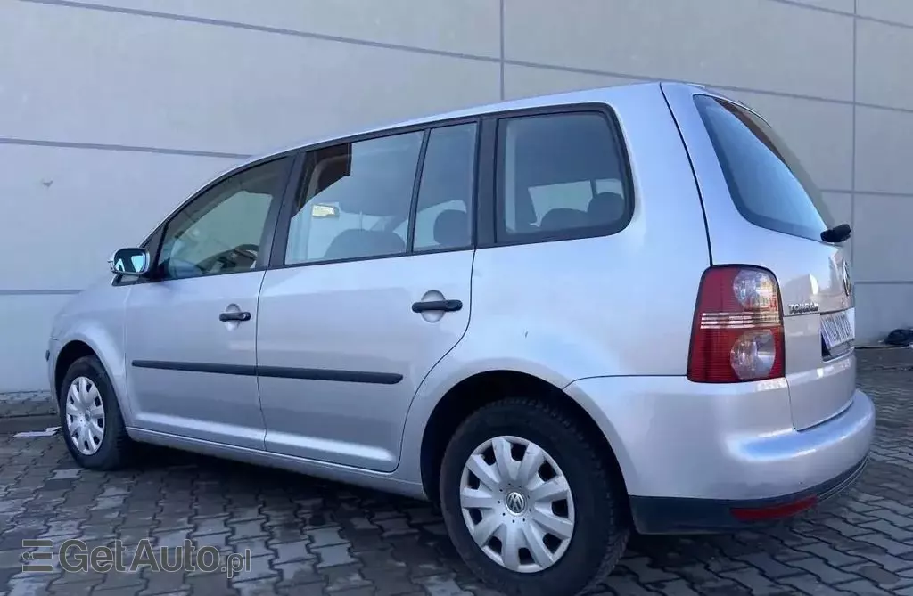 VOLKSWAGEN Touran 