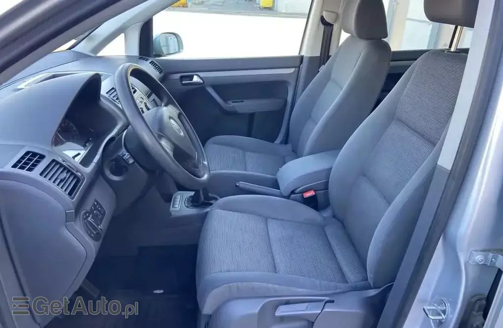 VOLKSWAGEN Touran 