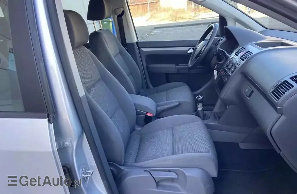VOLKSWAGEN Touran 