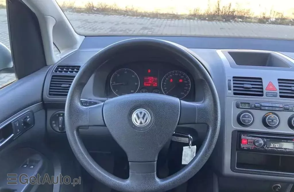 VOLKSWAGEN Touran 