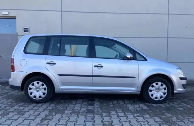 VOLKSWAGEN Touran 
