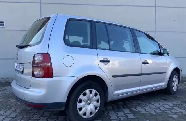 VOLKSWAGEN Touran 