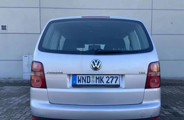VOLKSWAGEN Touran 