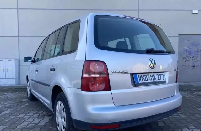 VOLKSWAGEN Touran 