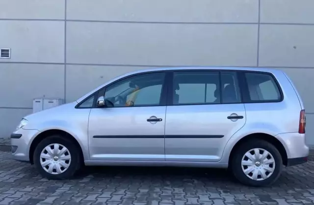 VOLKSWAGEN Touran 
