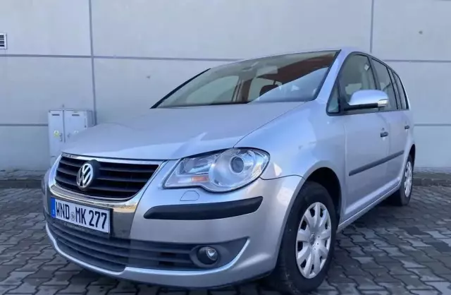VOLKSWAGEN Touran 
