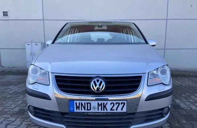 VOLKSWAGEN Touran 