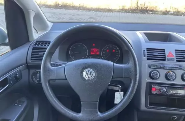 VOLKSWAGEN Touran 