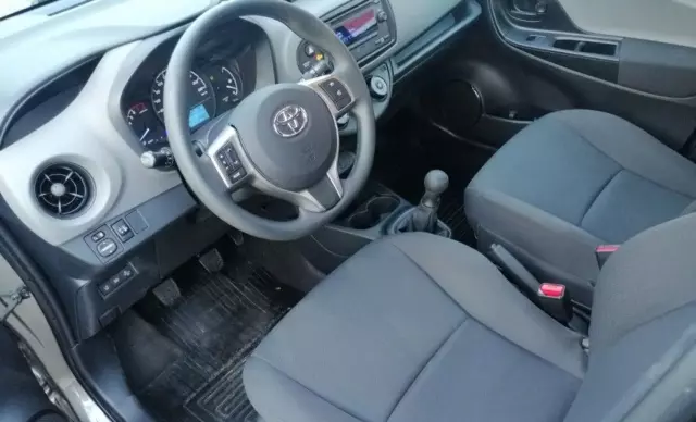 TOYOTA Yaris 