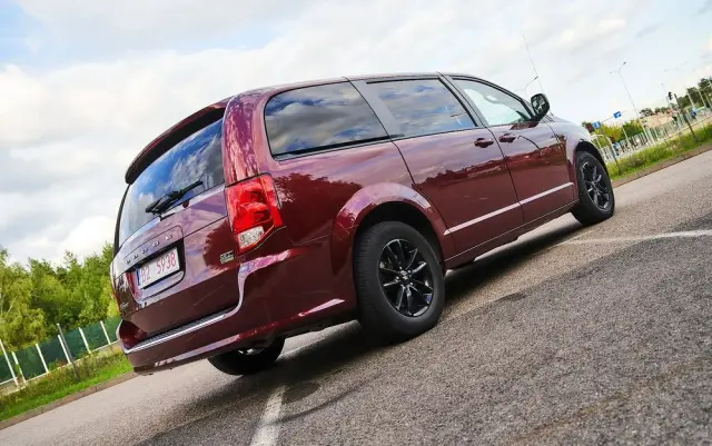 DODGE Grand Caravan 