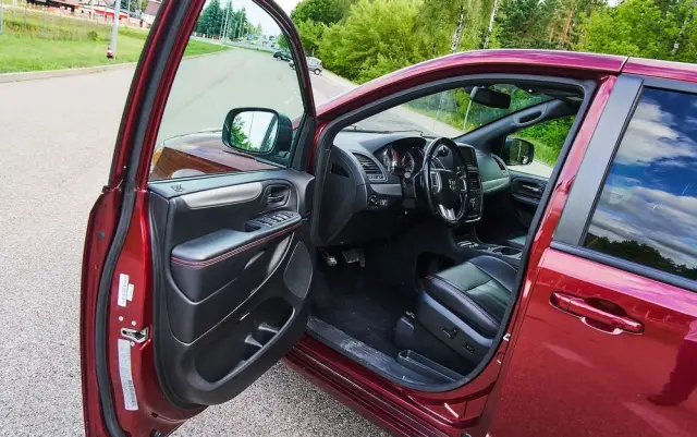 DODGE Grand Caravan 