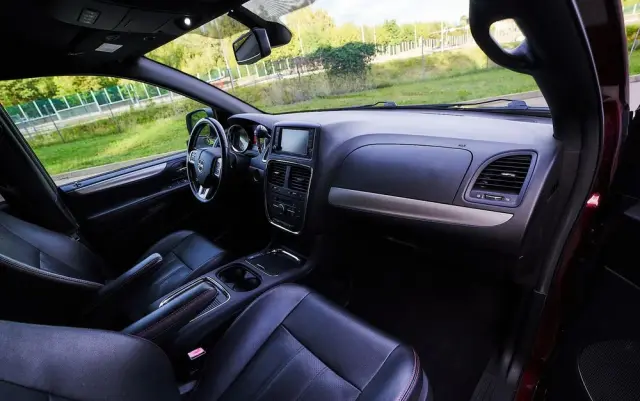 DODGE Grand Caravan 