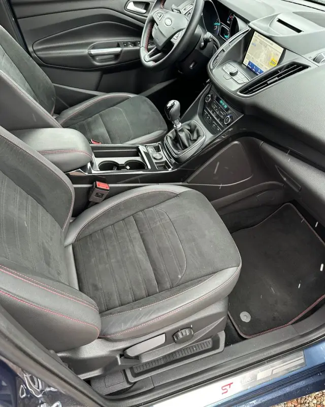 FORD Kuga 1.5 EcoBoost 2x4 ST-Line