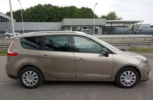RENAULT Grand Scenic 