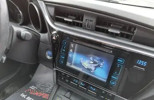 TOYOTA Auris 