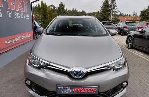 TOYOTA Auris 