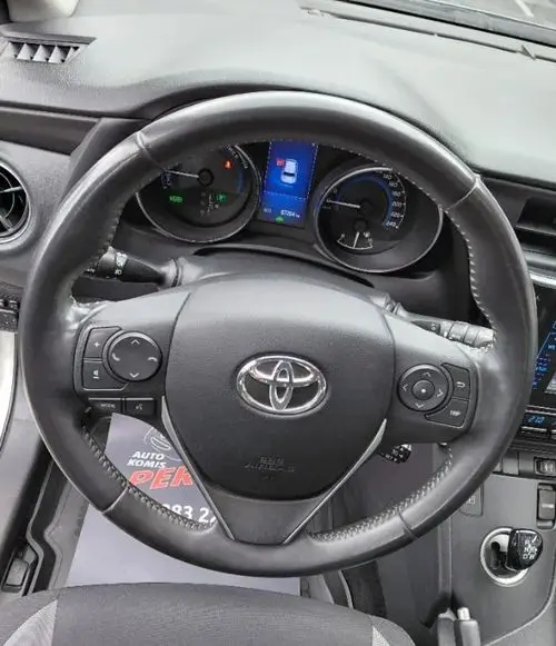 TOYOTA Auris 