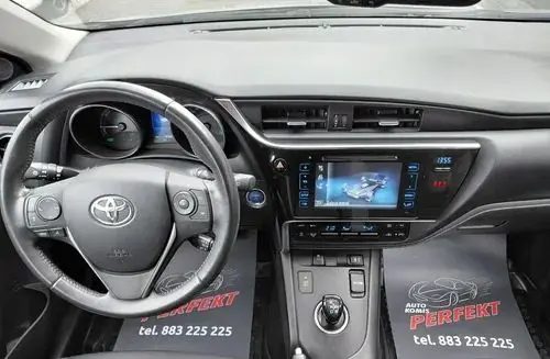 TOYOTA Auris 