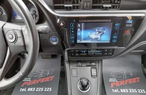 TOYOTA Auris 