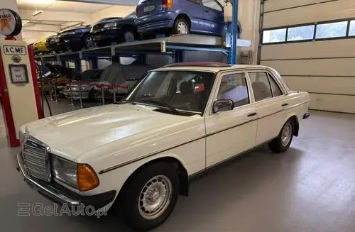 MERCEDES-BENZ W123 