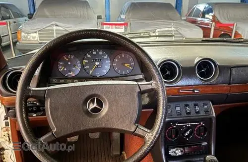 MERCEDES-BENZ W123 