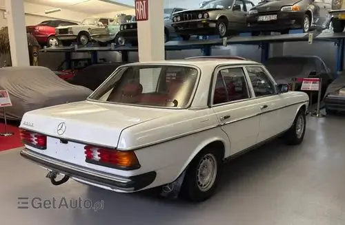 MERCEDES-BENZ W123 