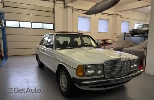 MERCEDES-BENZ W123 