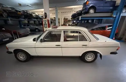 MERCEDES-BENZ W123 