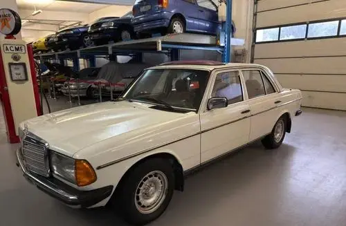 MERCEDES-BENZ W123 