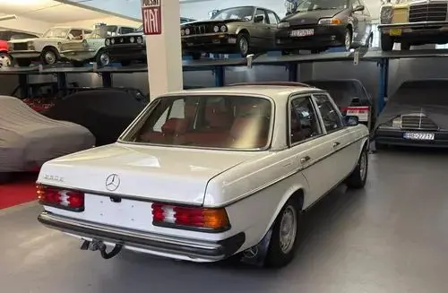 MERCEDES-BENZ W123 