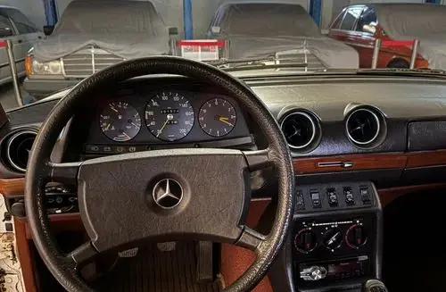 MERCEDES-BENZ W123 