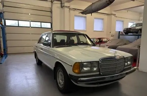 MERCEDES-BENZ W123 
