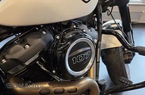 HARLEY-DAVIDSON Dyna Fat Bob 