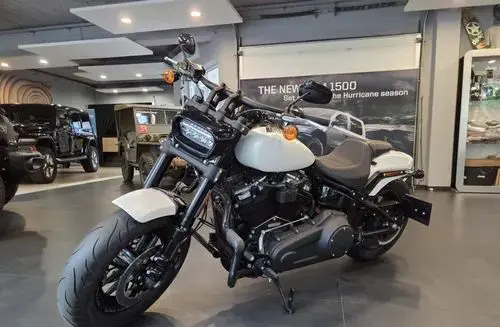 HARLEY-DAVIDSON Dyna Fat Bob 