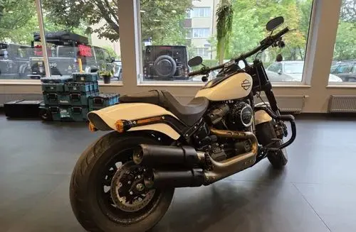 HARLEY-DAVIDSON Dyna Fat Bob 