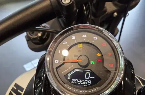 HARLEY-DAVIDSON Dyna Fat Bob 