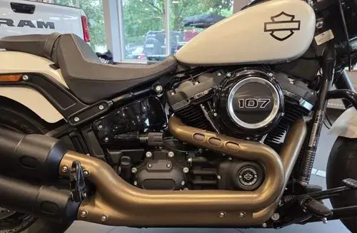 HARLEY-DAVIDSON Dyna Fat Bob 