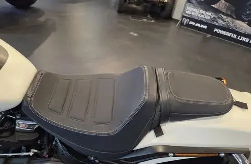 HARLEY-DAVIDSON Dyna Fat Bob 