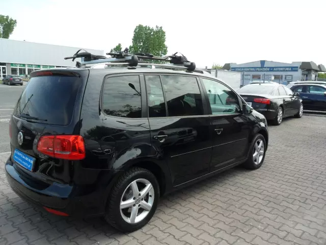 VOLKSWAGEN Touran 