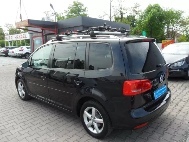 VOLKSWAGEN Touran 