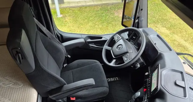 MERCEDES-BENZ MERCEDES-BENZ///ACTROS///1848  ///MP5///LOW DECK///MEGA///JEDYNE  330 TYŚ KM///WYŚWIETLACZ OBCIĄŻENIA  ///VIRTUAL COCPIT///RADAR///LEDY///  KLIMATYZACJA POSTOJOWA///ZABUDOWY MIĘDZYOSIOWE///SALONKA///  PERFEKCYJNY STAN///JAK NOWY 