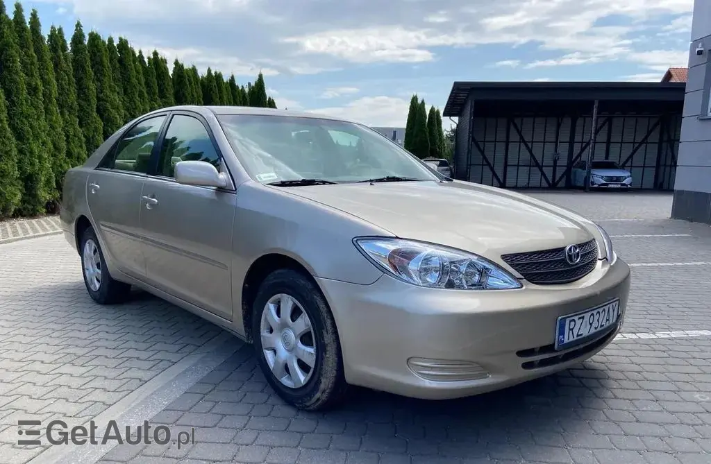 TOYOTA Camry 