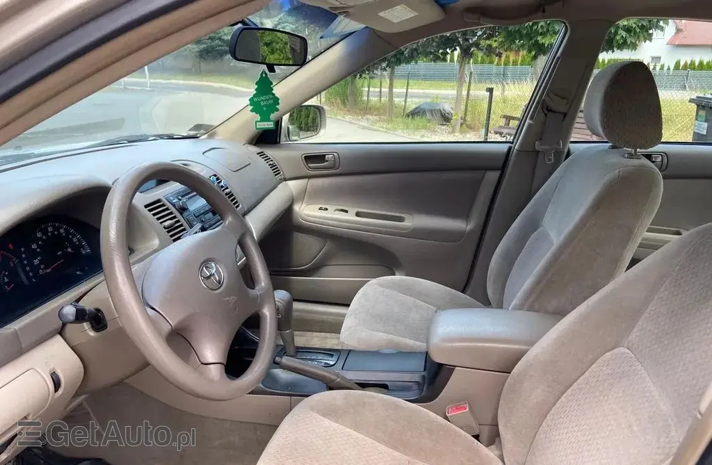 TOYOTA Camry 