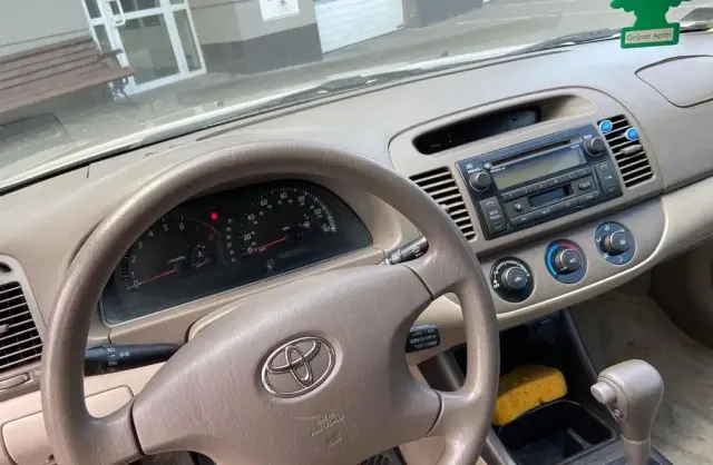 TOYOTA Camry 