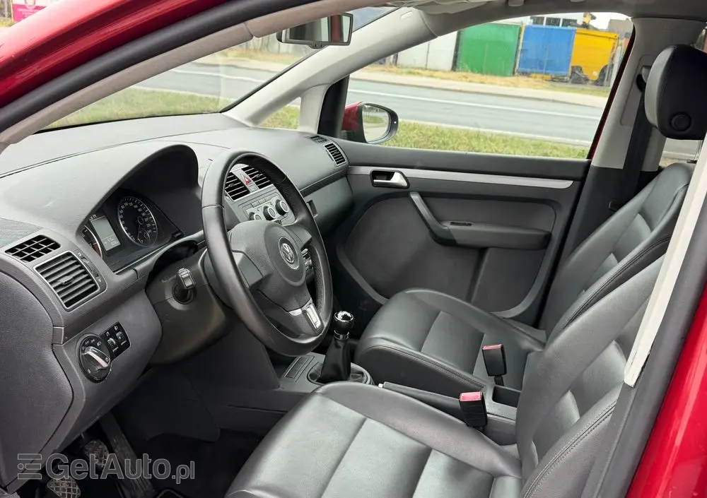 VOLKSWAGEN Touran 