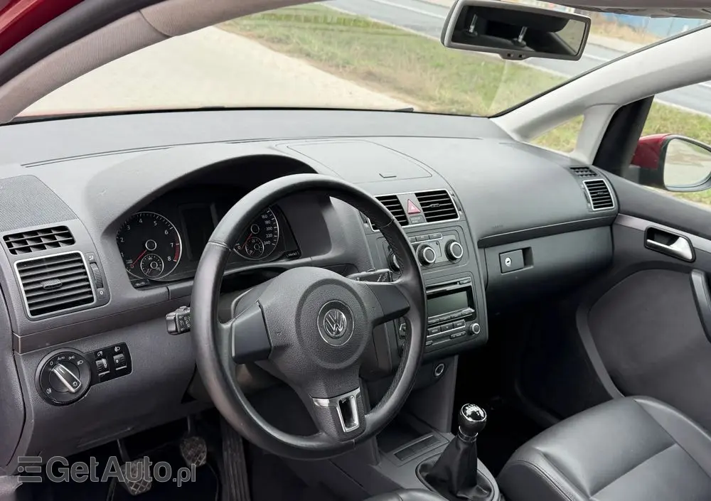 VOLKSWAGEN Touran 