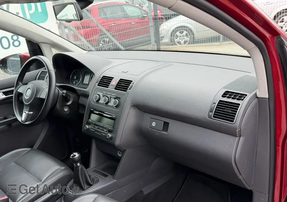 VOLKSWAGEN Touran 