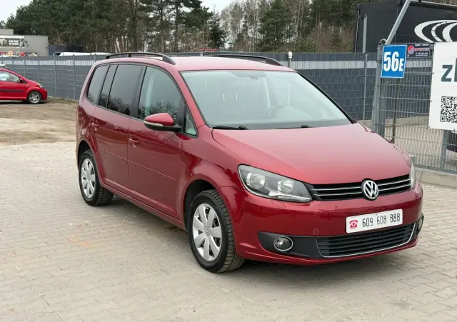 VOLKSWAGEN Touran 